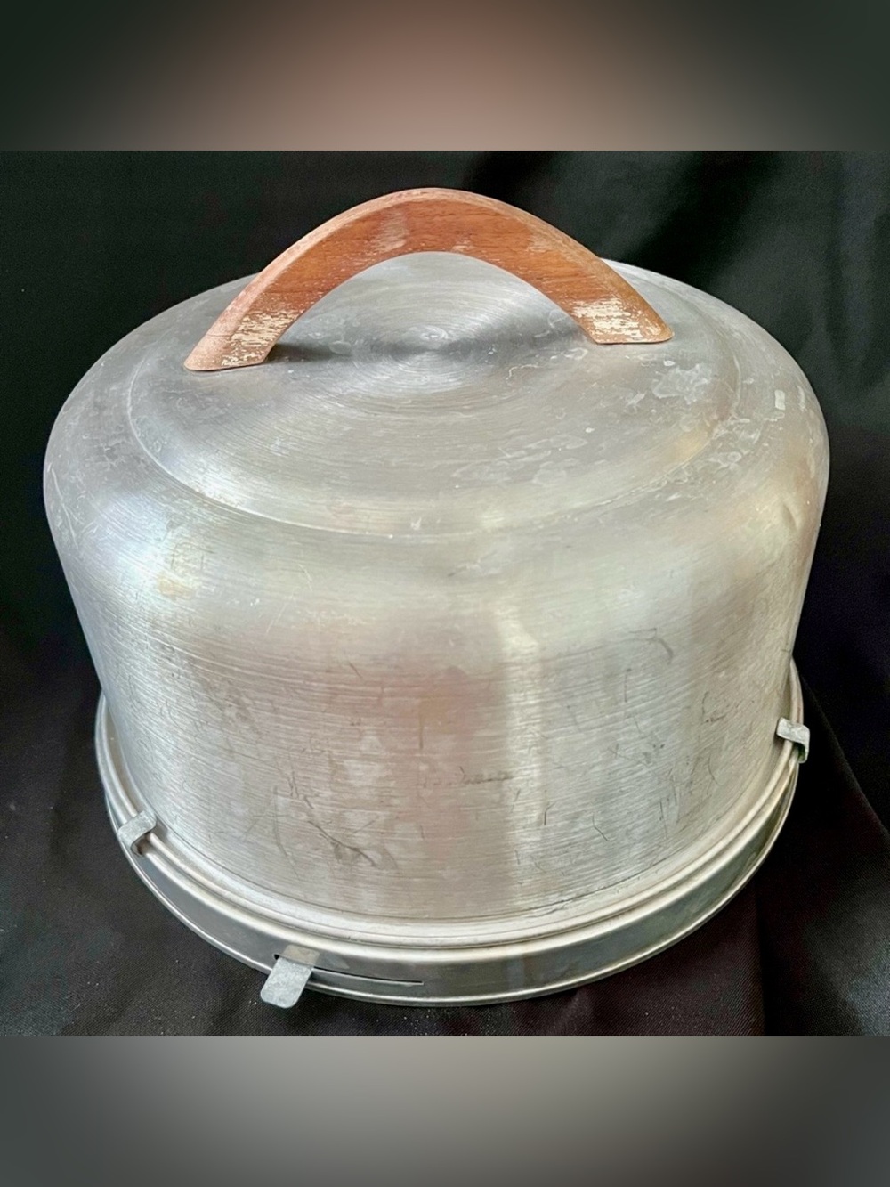 Vtg 1950s Mirro Aluminum Cake Carrier MCM 2002M Wood Handle Atomic Retro Grandma